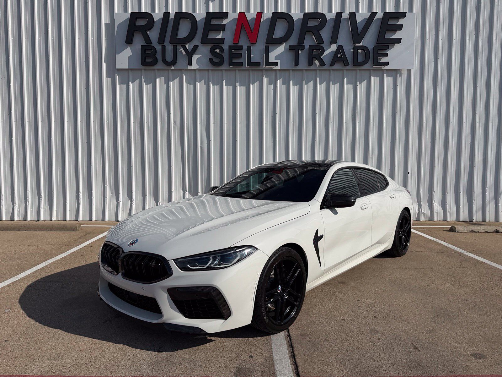 2023 BMW M8