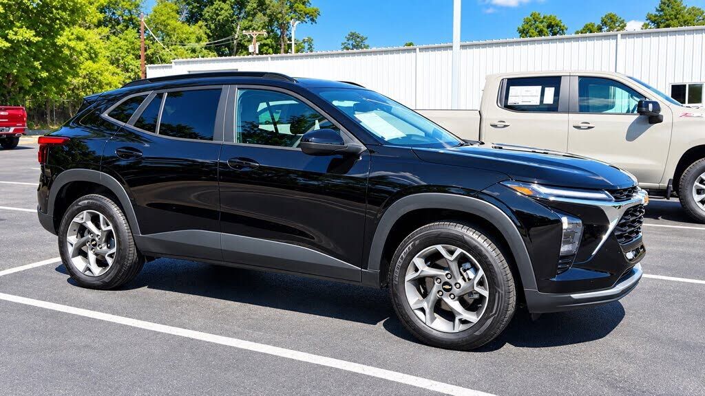 2025 CHEVROLET Trax