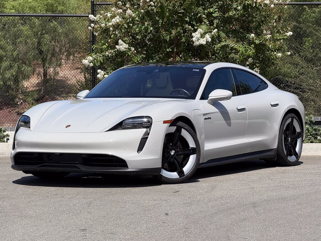 2024 PORSCHE Taycan
