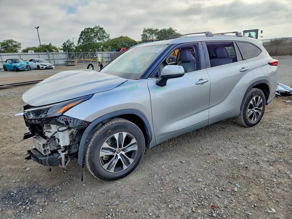 2022 TOYOTA Highlander