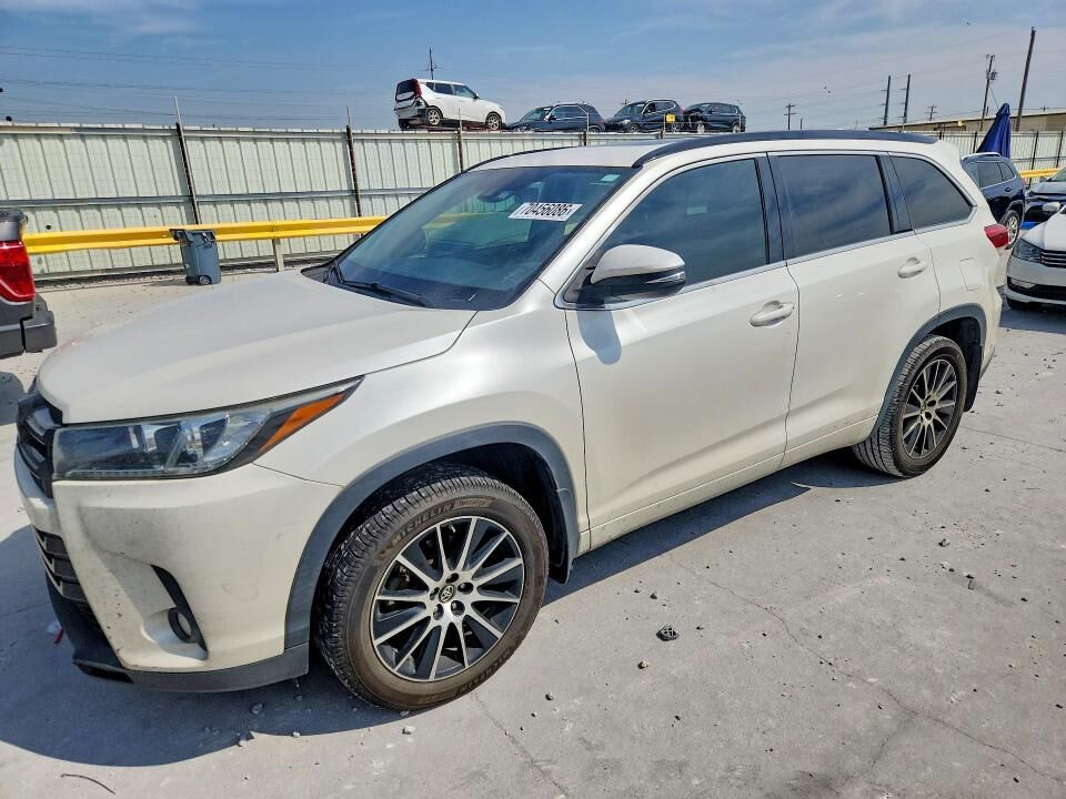 2017 TOYOTA Highlander