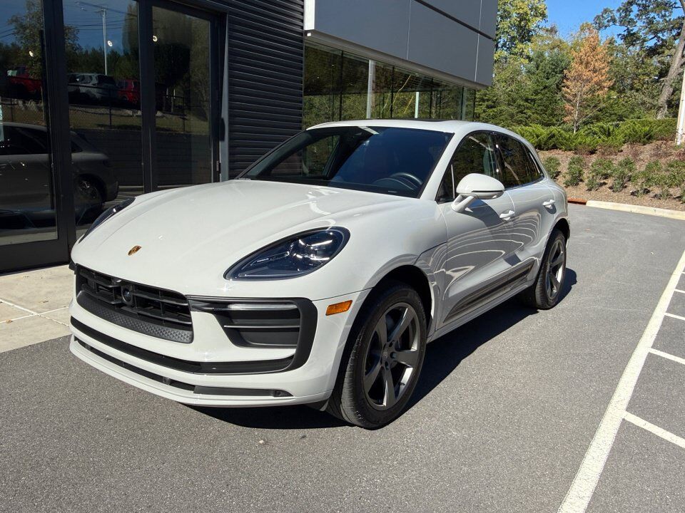 2026 PORSCHE Macan