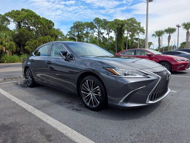 2025 LEXUS ES