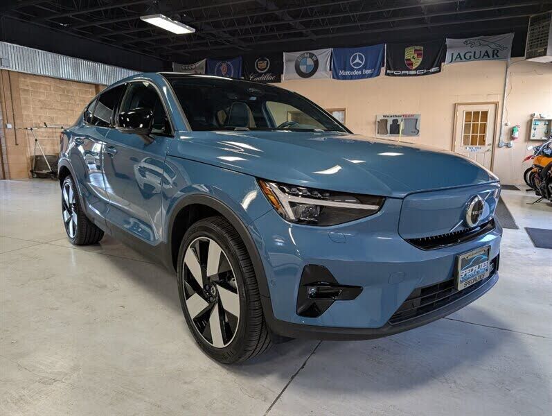 2023 VOLVO C40