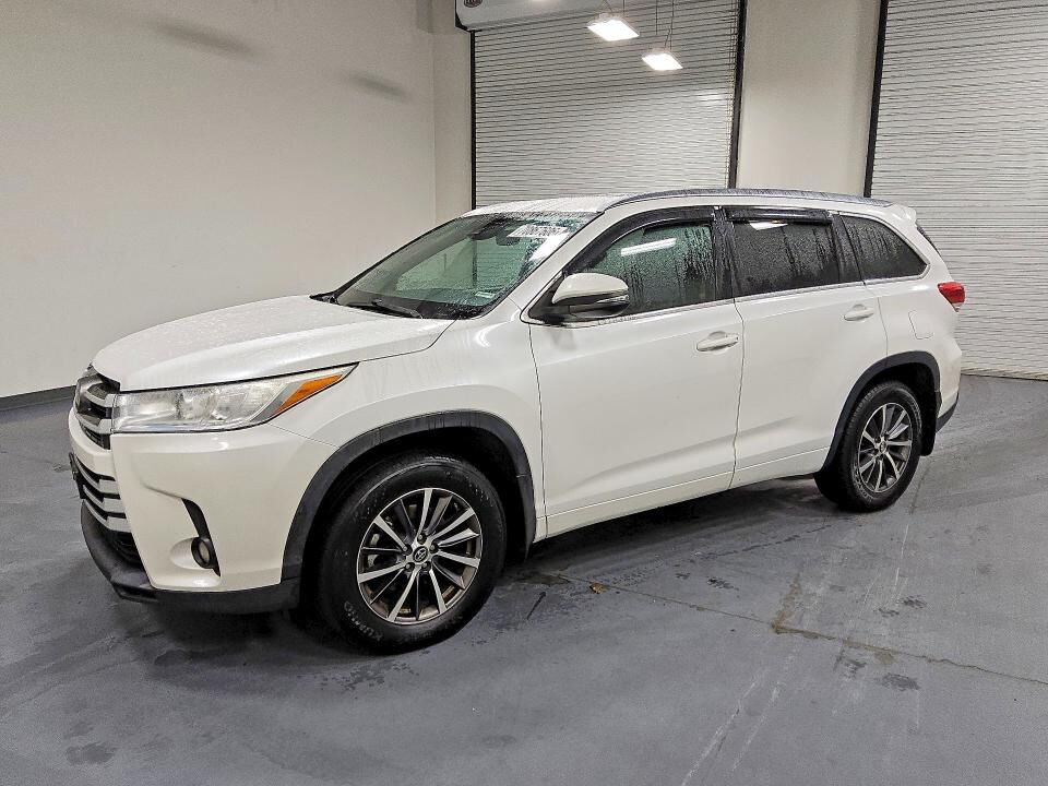 2017 TOYOTA Highlander