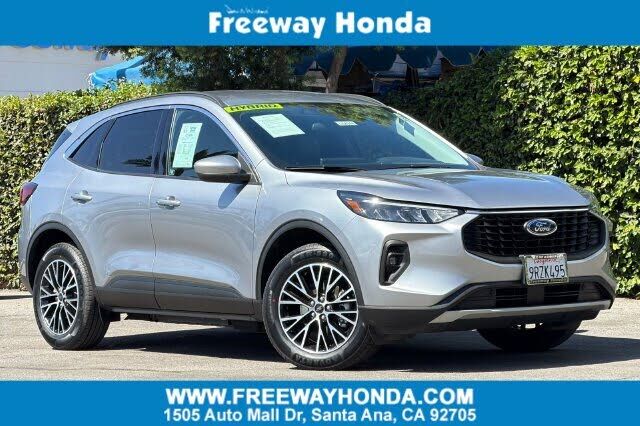 2024 FORD Escape