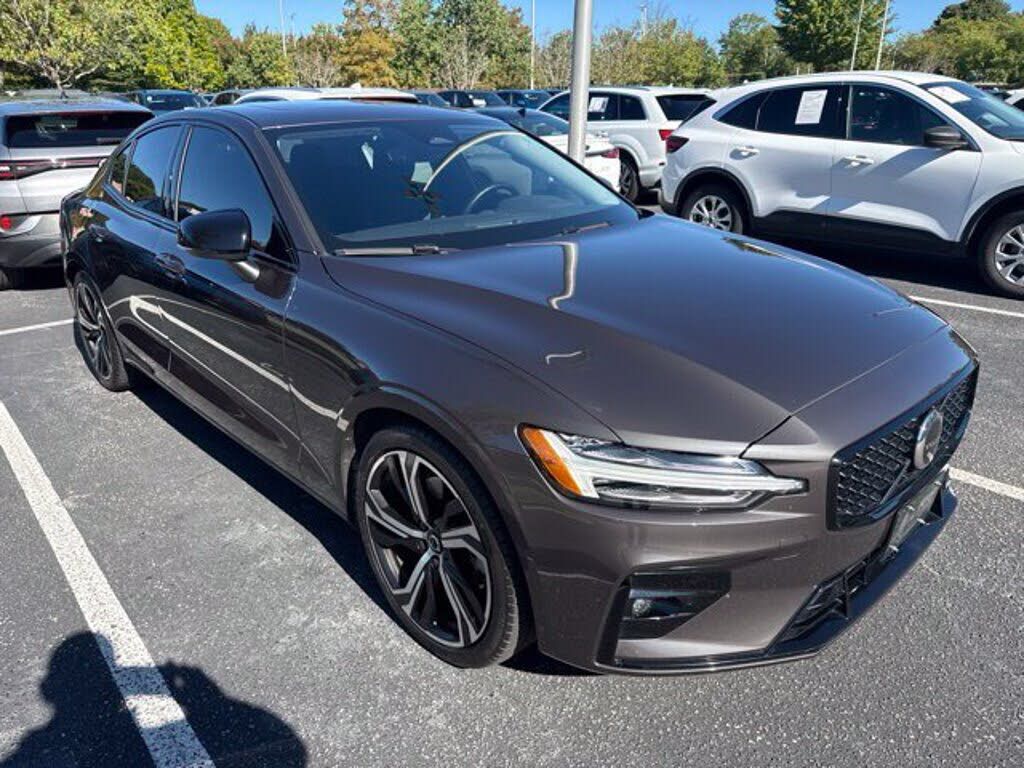 2024 VOLVO S60