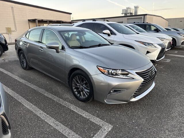 2018 LEXUS ES