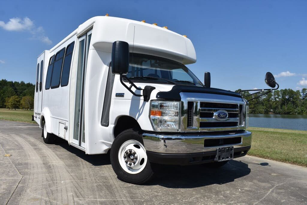 2017 FORD E-350