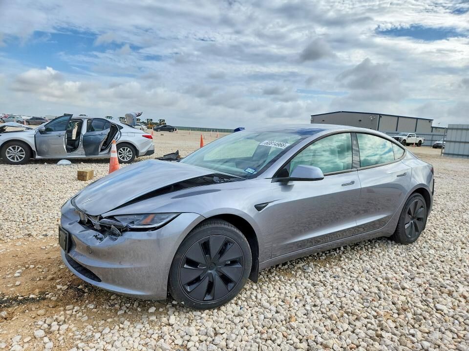 2025 TESLA Model 3