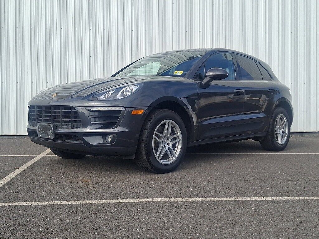 2017 PORSCHE Macan