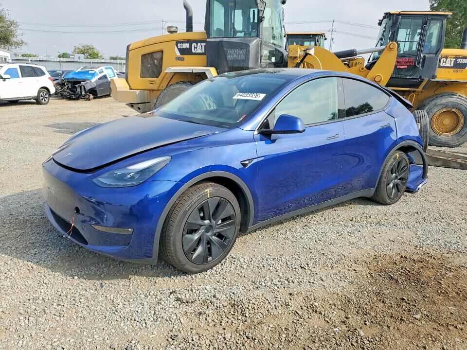 2025 TESLA Model Y