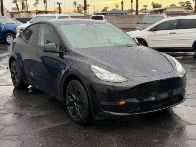 2025 TESLA Model Y