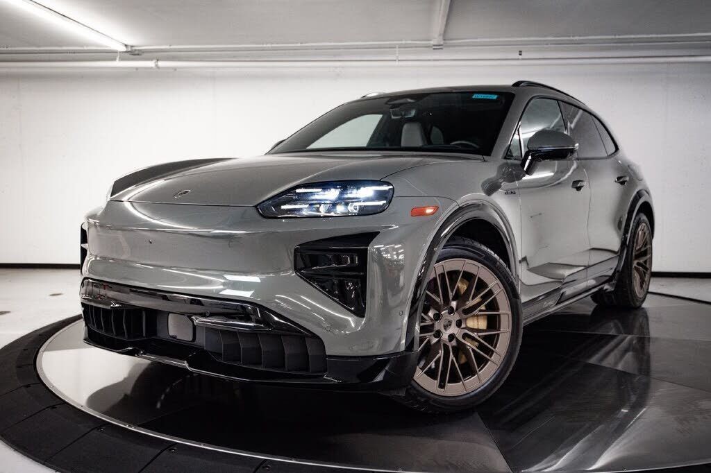 2026 PORSCHE Cayenne