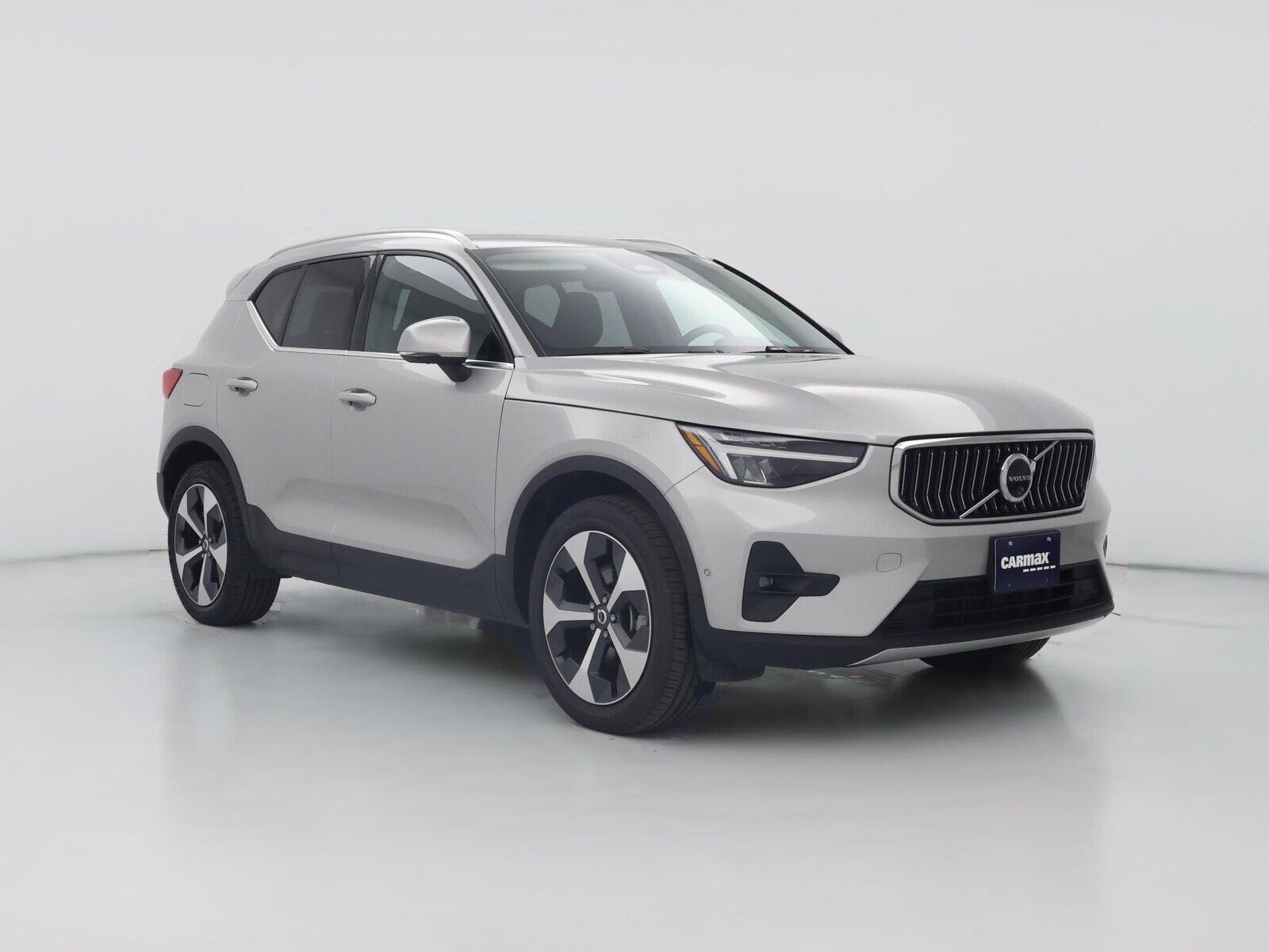 2025 VOLVO XC40