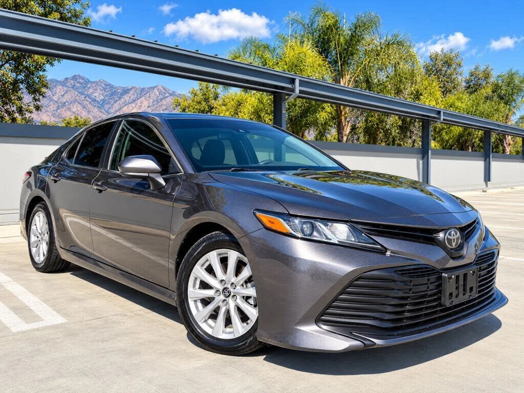2019 TOYOTA Camry