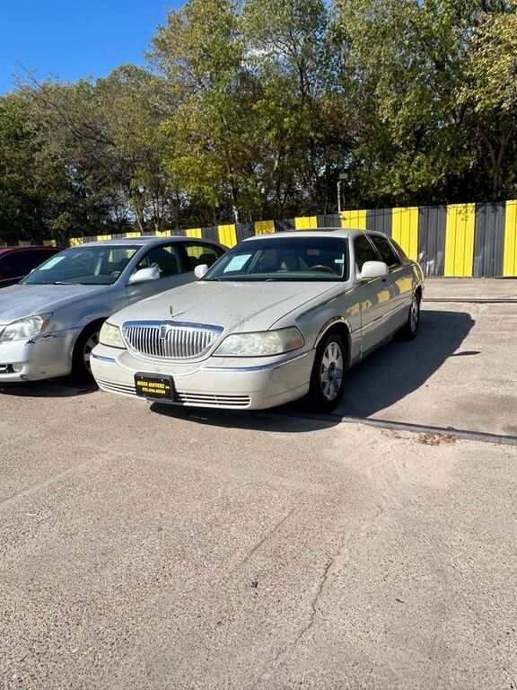 2004 LINCOLN Town Car