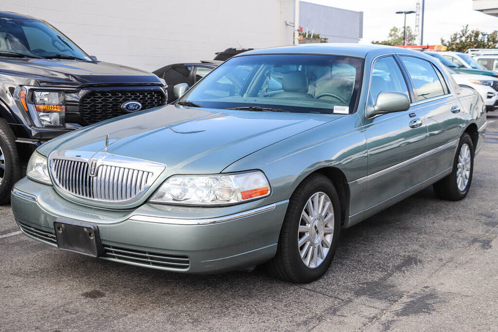 2004 LINCOLN Town Car