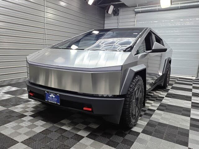 2025 TESLA Cybertruck