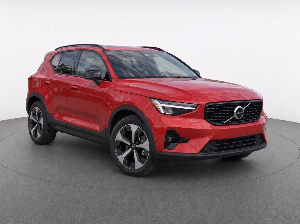 2024 VOLVO XC40