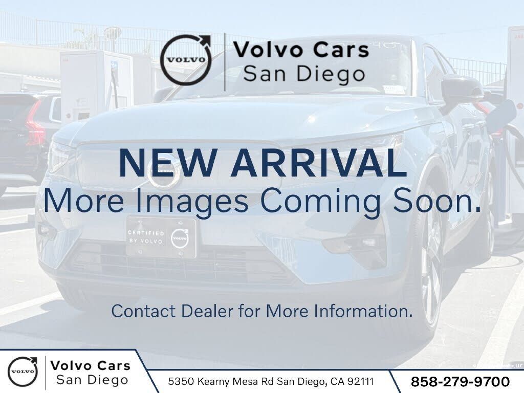 2023 VOLVO C40