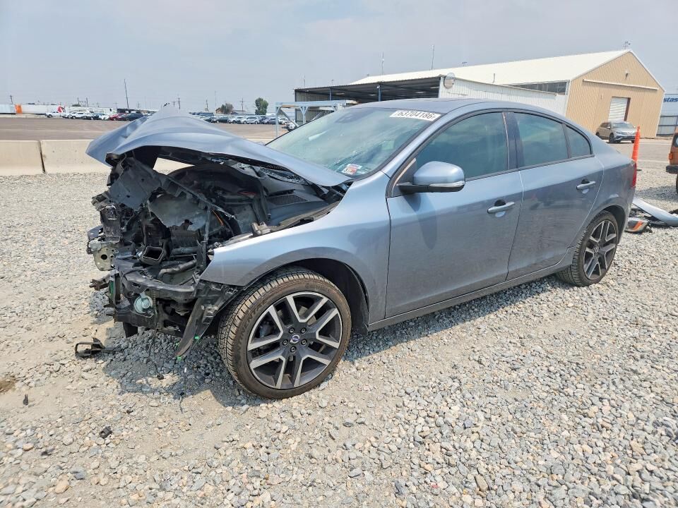 2017 VOLVO S60