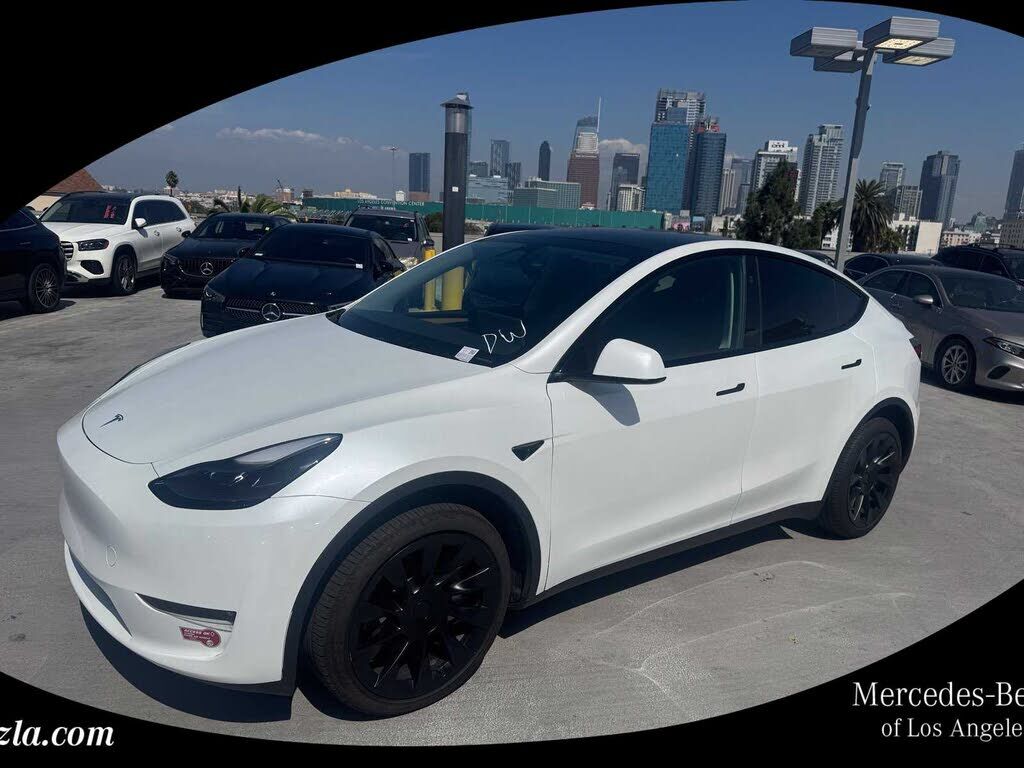 2023 TESLA Model Y