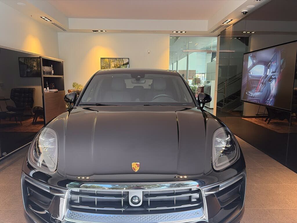 2023 PORSCHE Macan