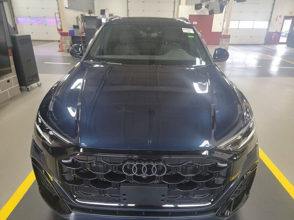 2025 AUDI Q8