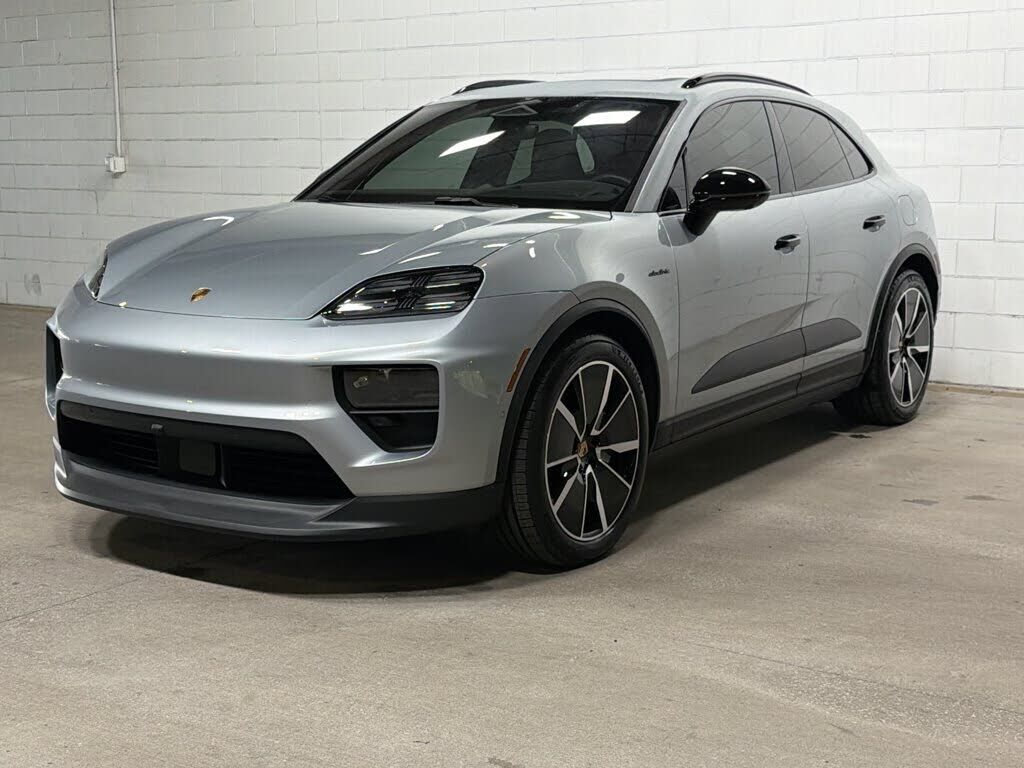 2024 PORSCHE Macan
