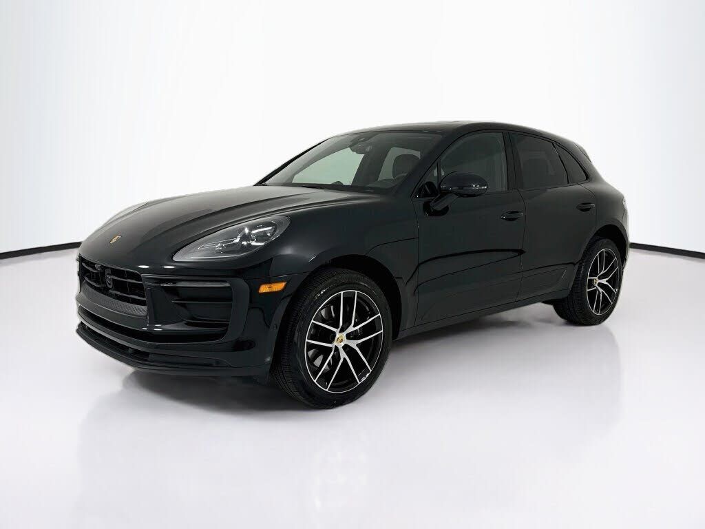 2025 PORSCHE Macan