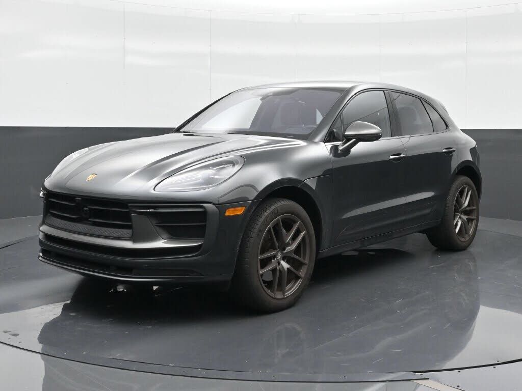 2024 PORSCHE Macan