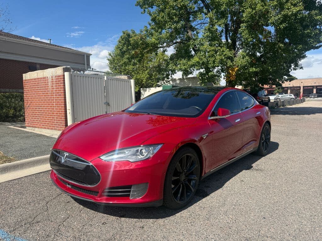 2015 TESLA Model S