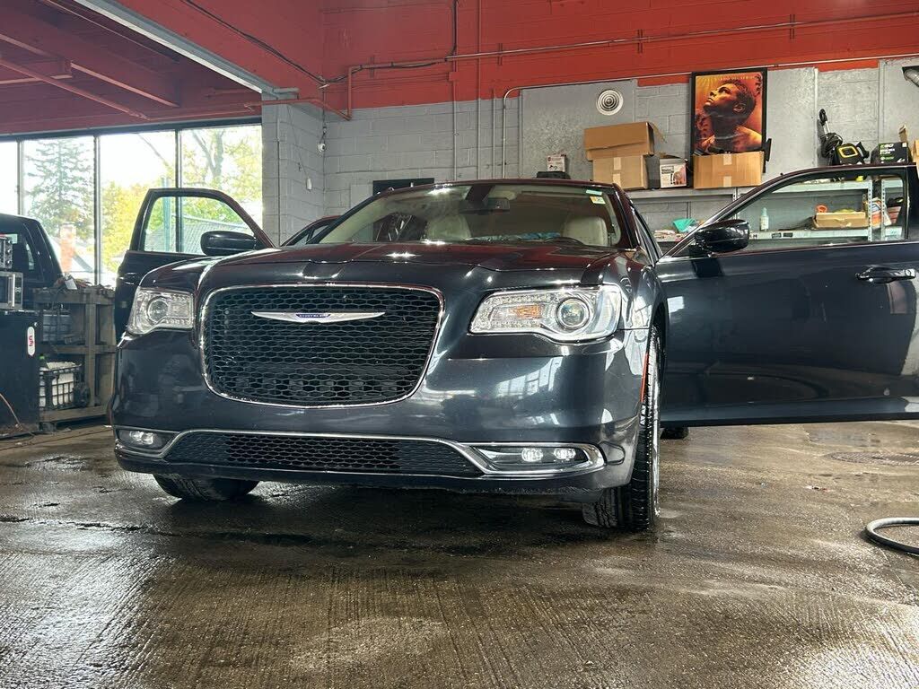 2019 CHRYSLER 300