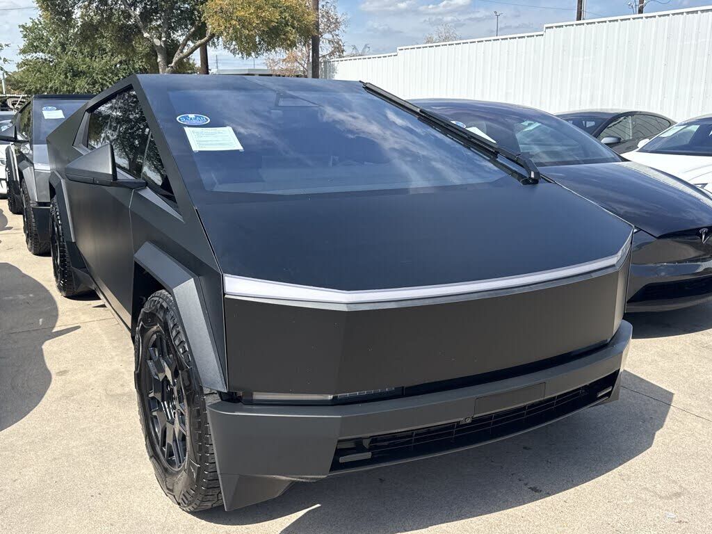 2024 TESLA Cybertruck