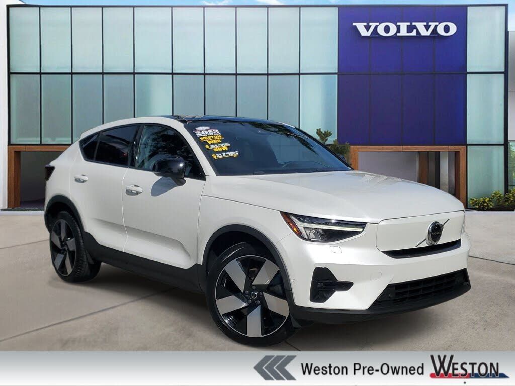 2023 VOLVO C40