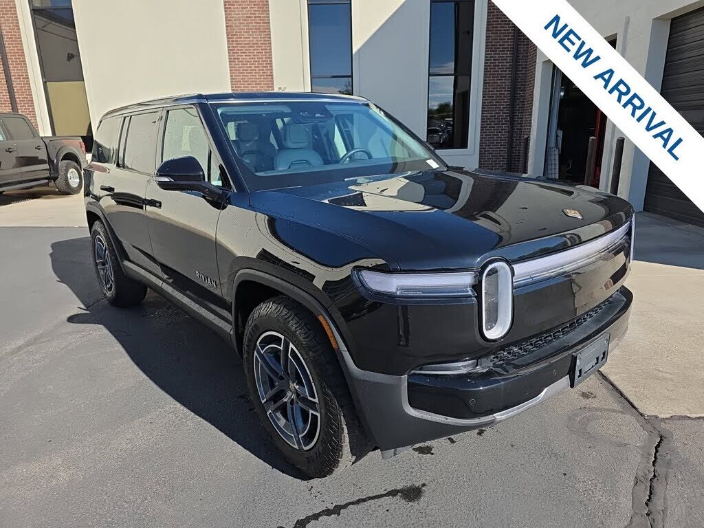 2025 RIVIAN R1S