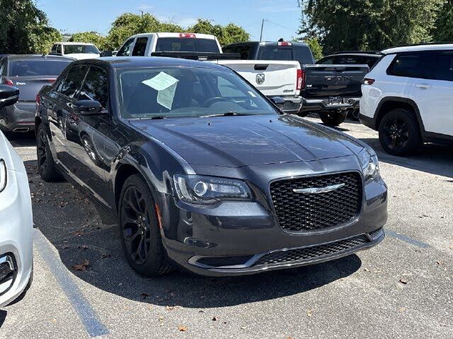 2019 CHRYSLER 300