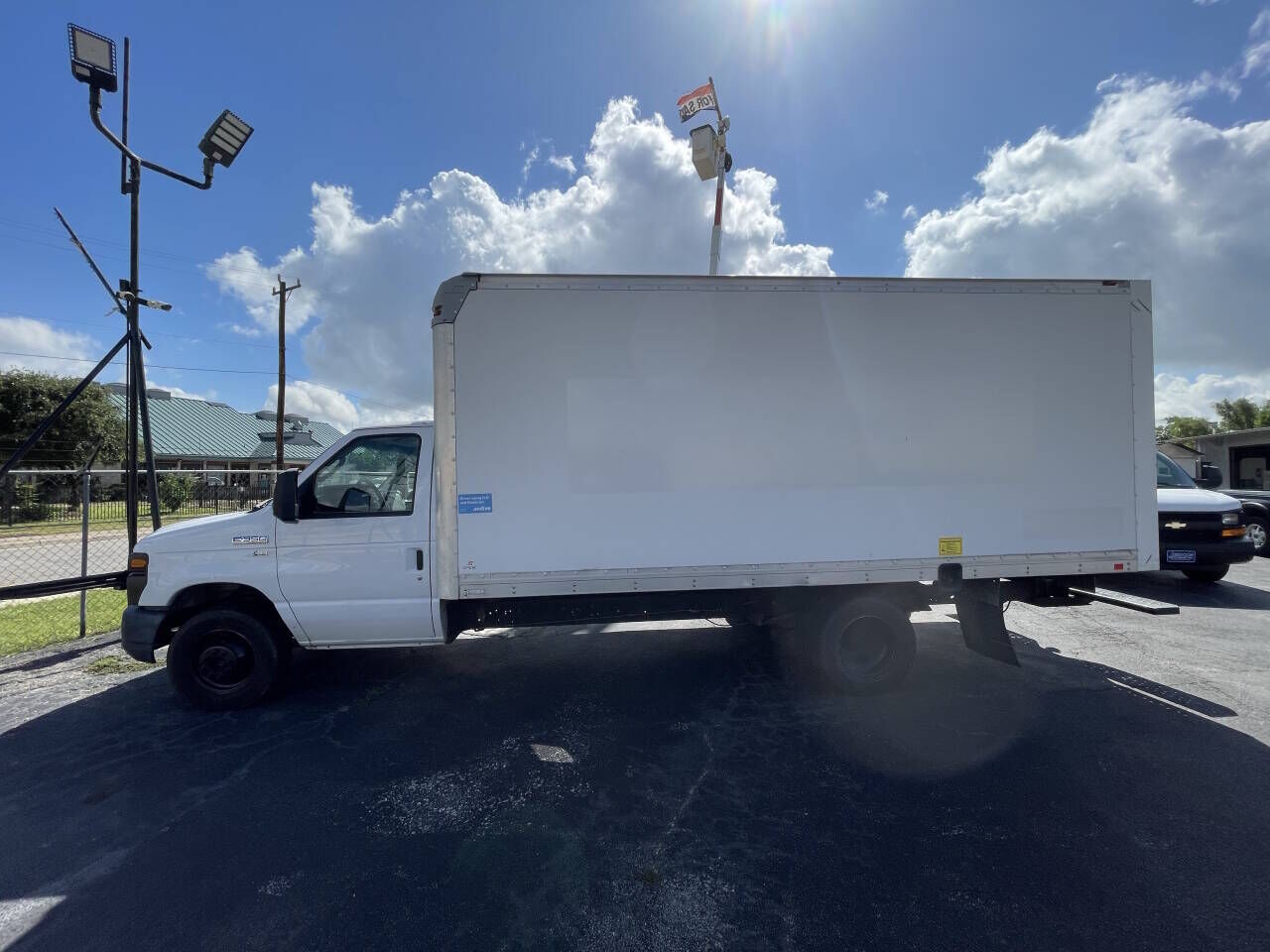 2017 FORD E-350