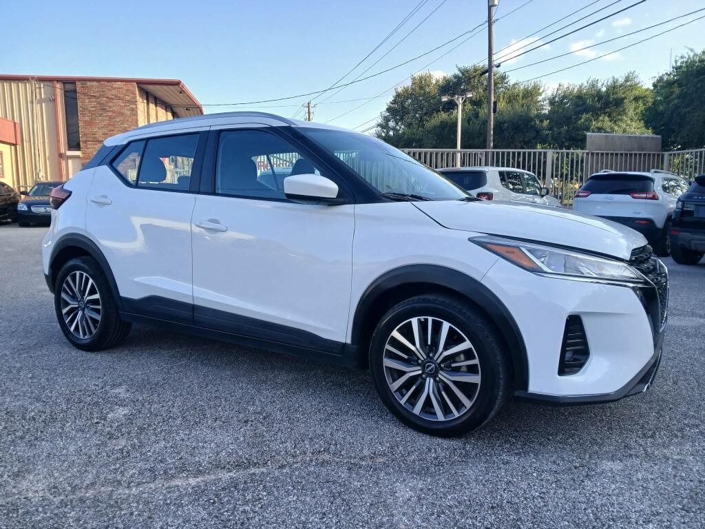 2022 NISSAN Kicks