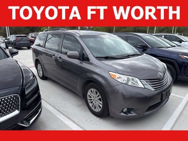 2017 TOYOTA Sienna