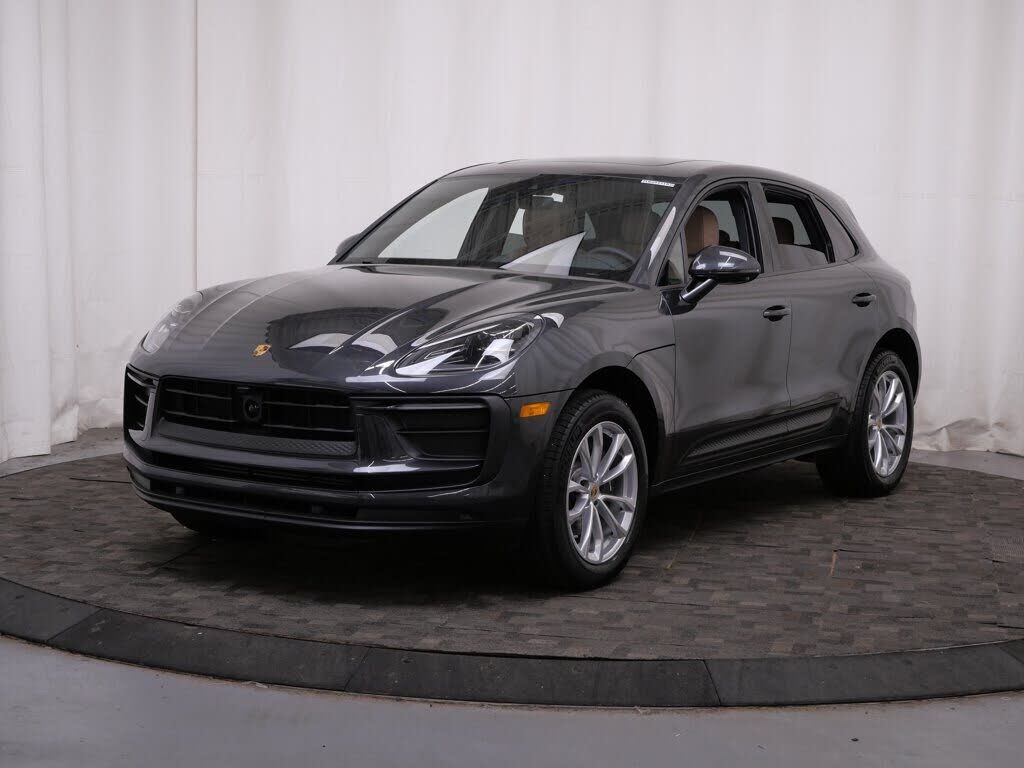 2026 PORSCHE Macan
