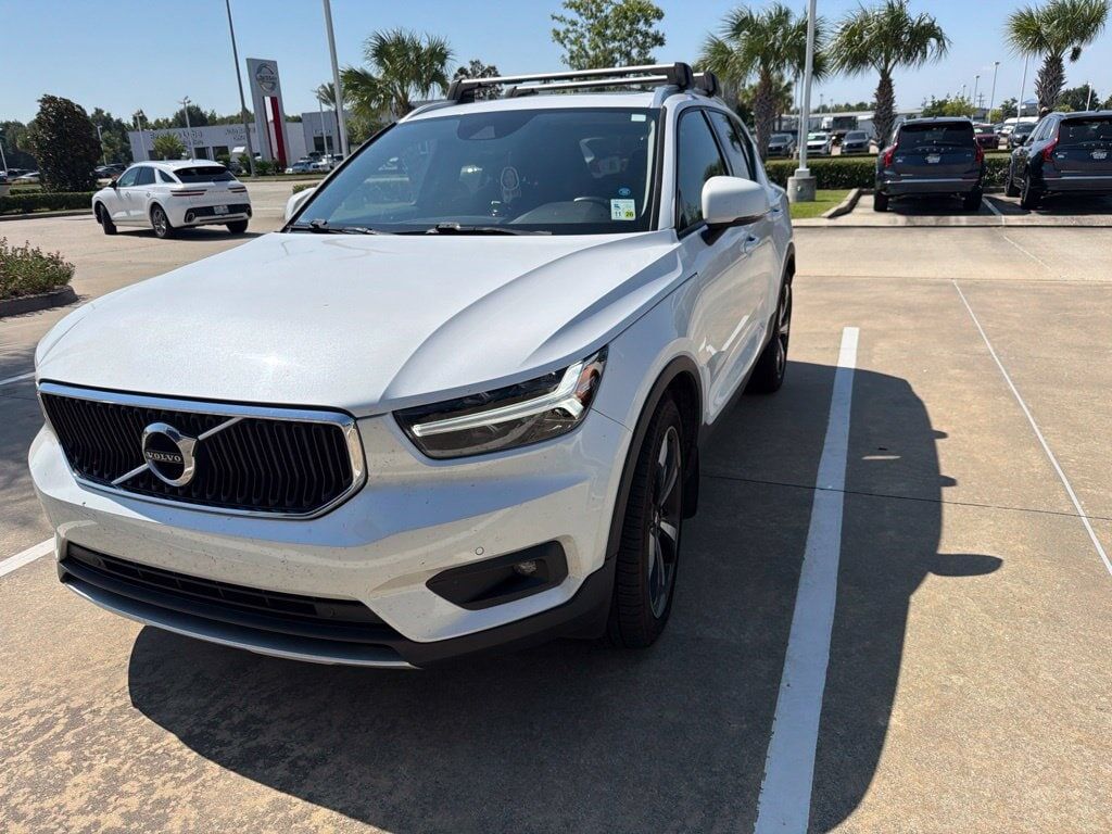 2021 VOLVO XC40