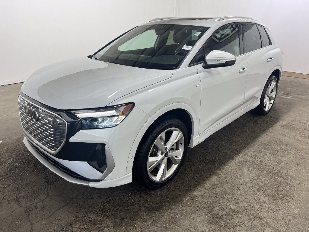 2023 AUDI Q4