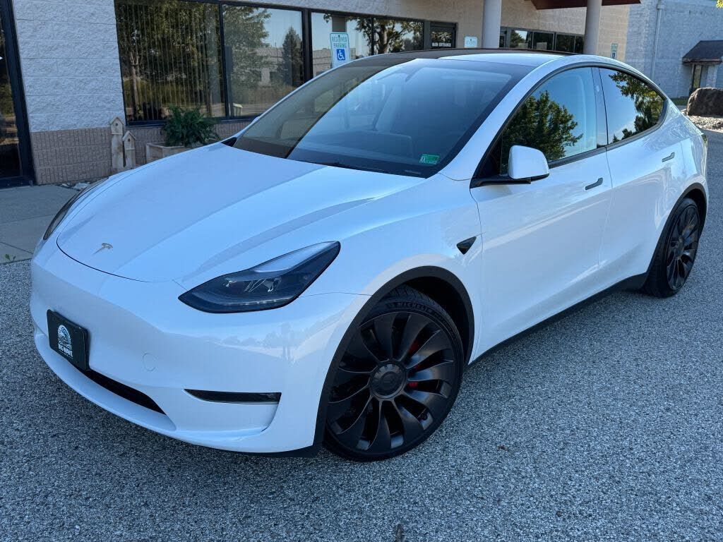 2023 TESLA Model Y