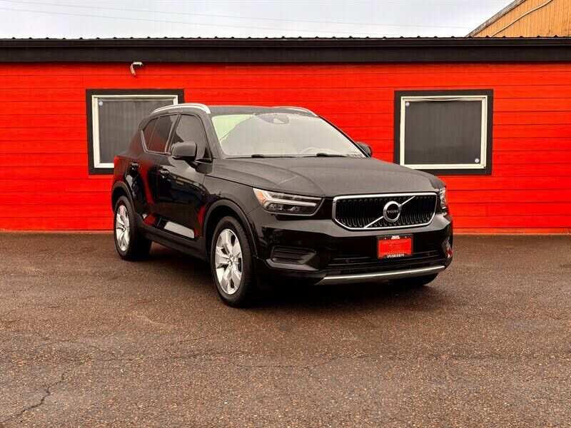 2020 VOLVO XC40