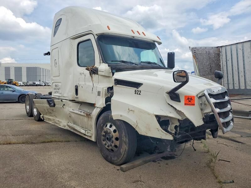 2018 FREIGHTLINER New Cascadia 126" Sleepercab