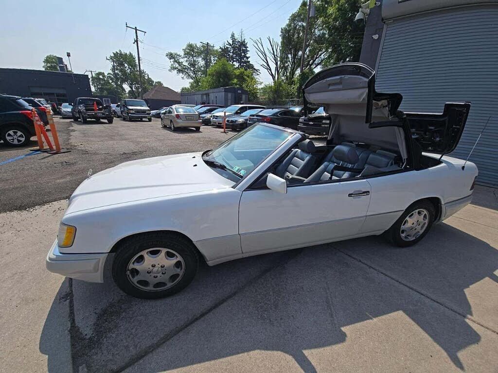 1995 Mercedes-Benz E-Class