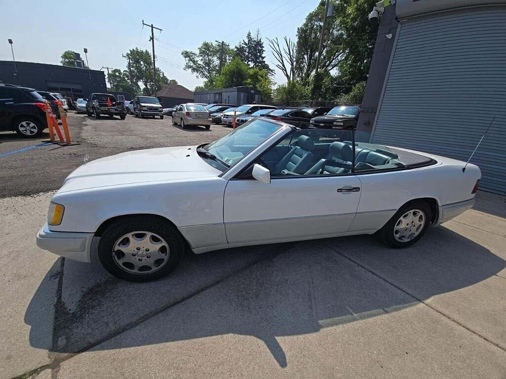1995 MERCEDES-BENZ E-Class