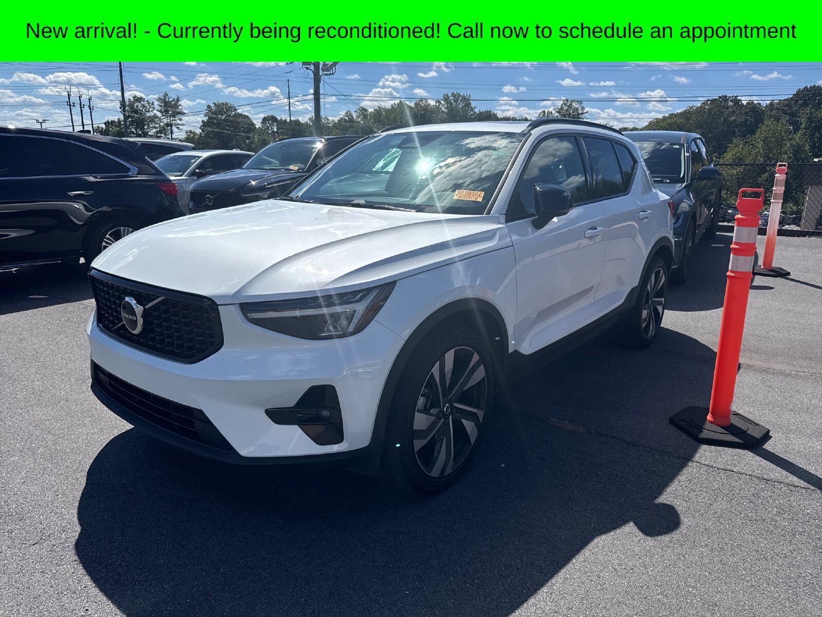 2023 VOLVO XC40